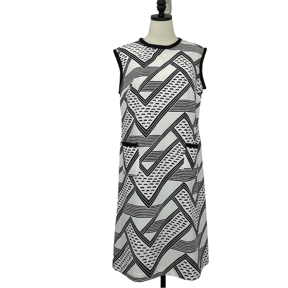 City Scene Sleeveless Dress Ivory and Black Made in U.S.A. *Vintage* Size 18-1/2